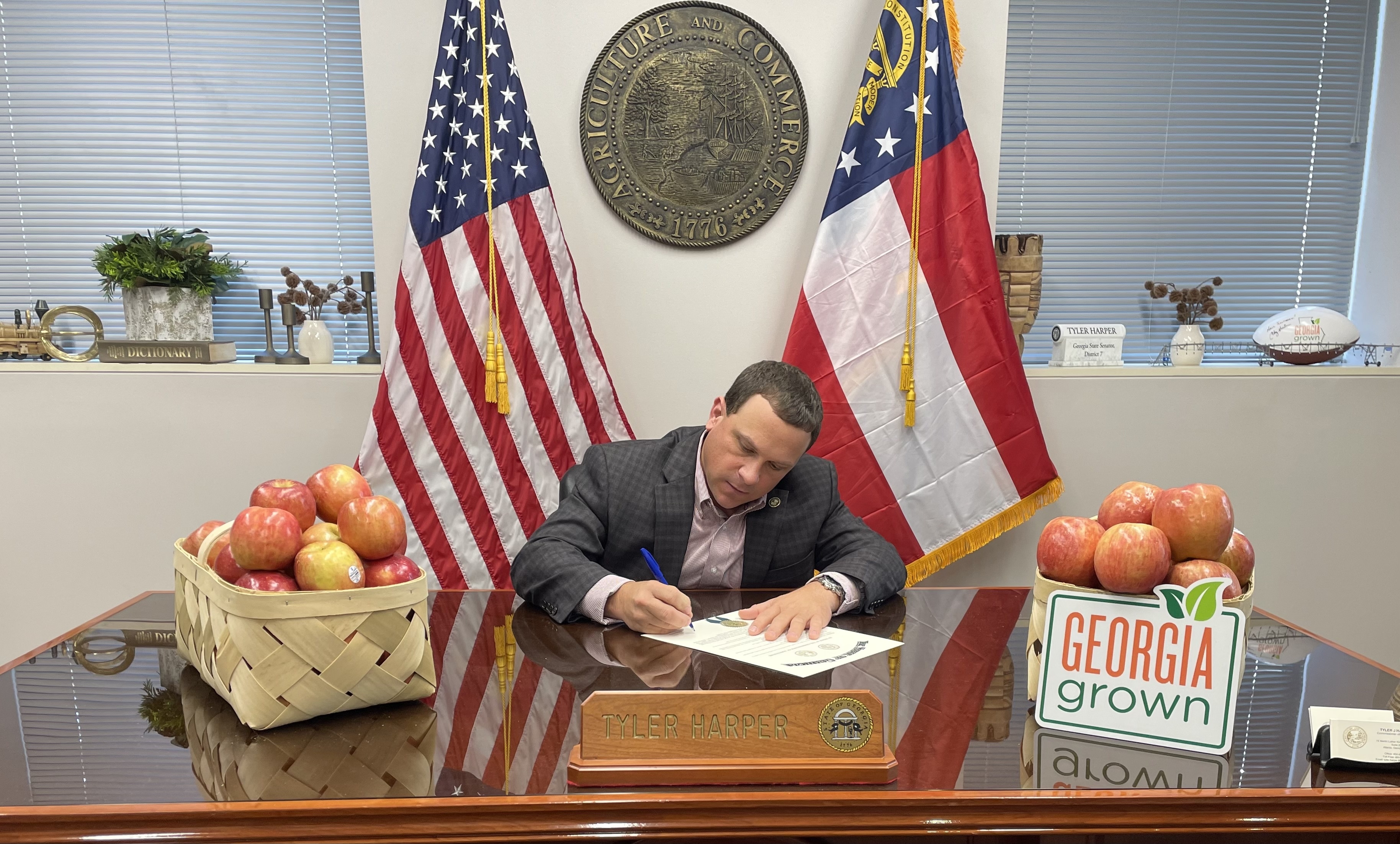Georgia Agriculture Commissioner Declares September “Georgia Grown Apple Month,” Unveils Statewide Apple Orchards Map